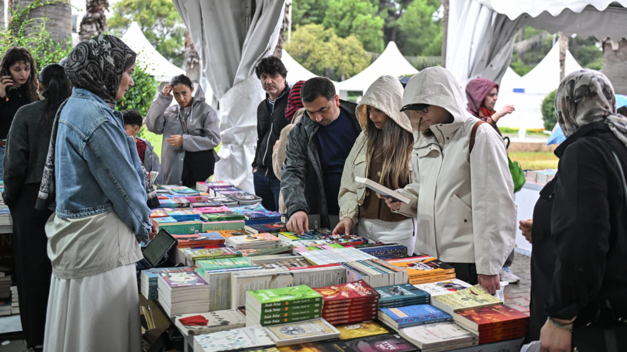 Dokuz Günlük Edebiyat ve Kitap Zirvesi Son Buldu
