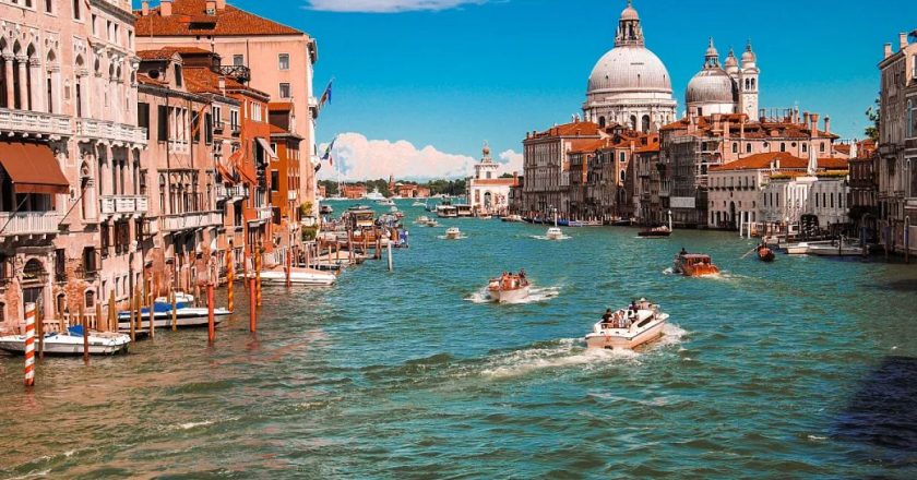 Venedik'i bir günlüğüne ziyaret etmek isteyenler artık giriş ücreti ödemek zorunda