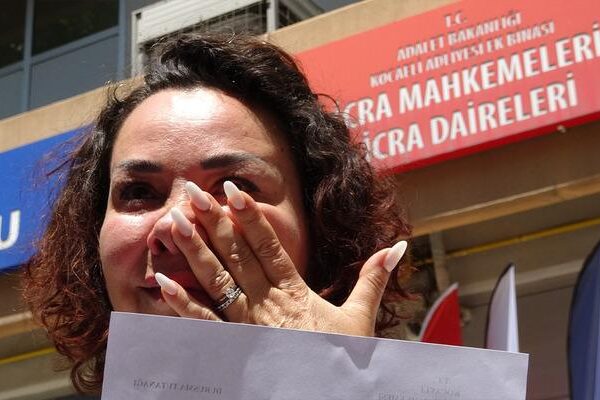 Kanser teşhisi kondu göğüsleri alındı… Ameliyattan sonra yanlış teşhis konduğu anlaşıldı! “Mesleğimden oldum, kadınlığımdan oldum”