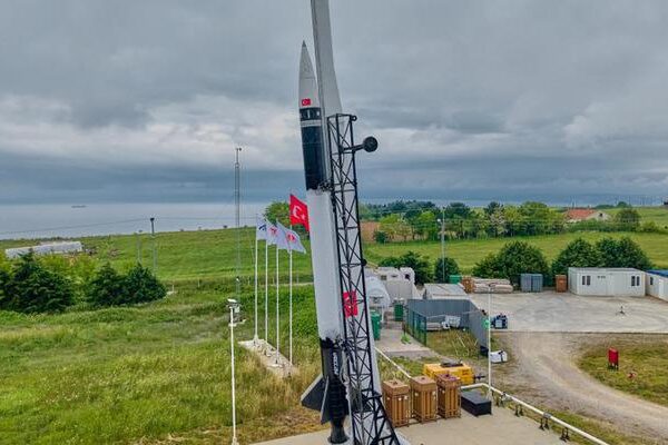 DeltaV iki kademeli hibrit roket 200+ km irtifaya ulaşarak rekor kırdı