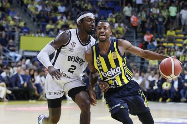 Fenerbahçe, final serisinde 2-0 öne geçti