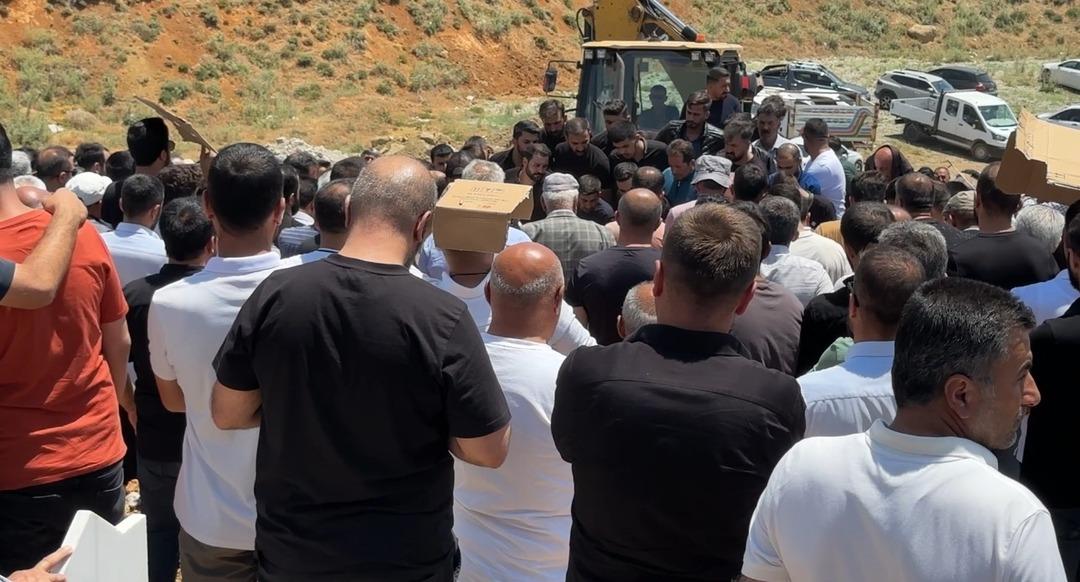 Her şey çocuklarınızın önünde oldu! Silahlı Saldırı: Onur Sosyal Medya Karayel fenomeni hayatını kaybetti, kızları tedavi altına alındı.
