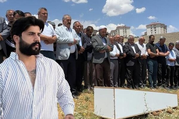 Her şey çocuklarının gözü önünde oldu! Silahlı saldırı: Sosyal medya fenomeni Onur Karayel hayatını kaybetti, kızları tedavi altında alındı