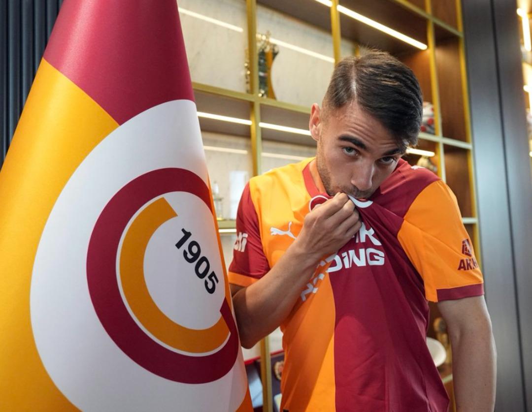 Galatasaray da bekleniyordu! Yunus Akun'un sözleşmesi resmen 2'yi uzattı