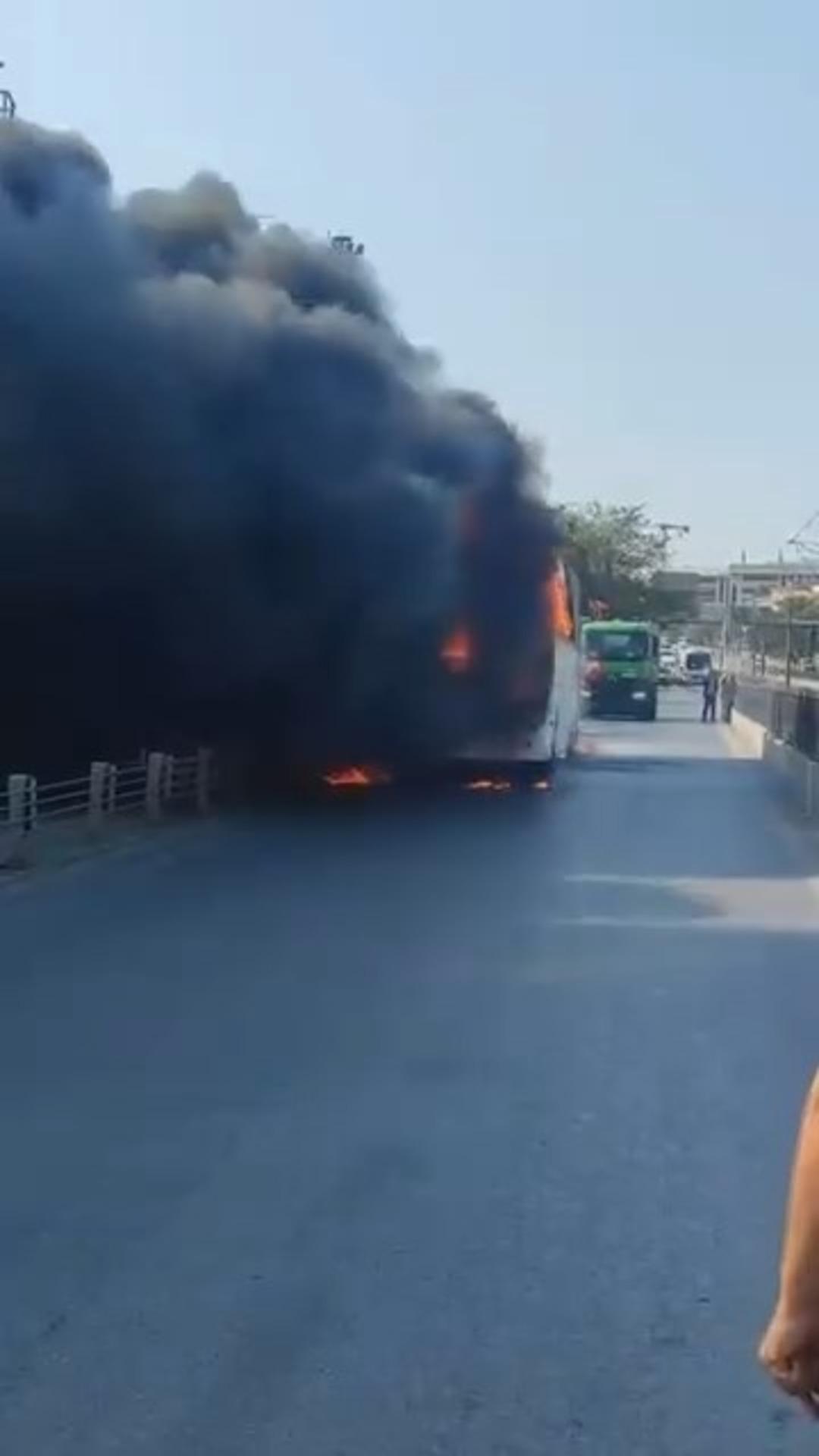 İstanbul'a Yanmış Otobüsün Alevi: Tramvay Uçuşları Durduruldu 2