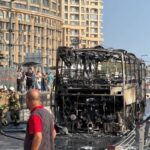 İstanbul’da seyir halindeki otobüs alev alev yandı: Tramvay seferleri durduruldu