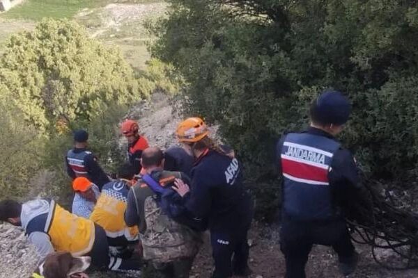Uşak’ta dere yatağına düşen avcı yaralandı