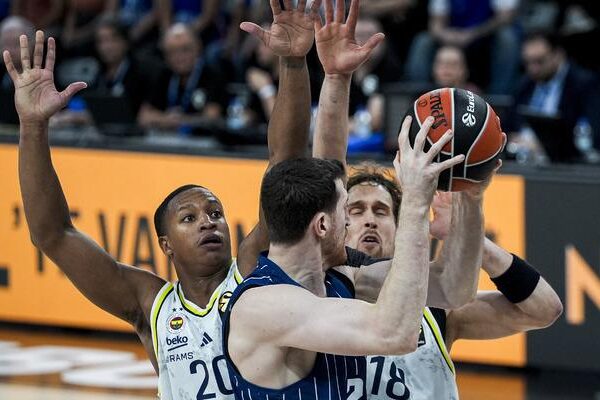 THY EuroLeague’in Türk derbisinde kazanan Fenerbahçe Beko! Anadolu Efes’i mağlup ettiler