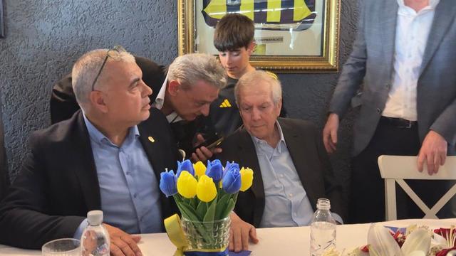 Aziz Yıldırım Fenerbahçeli taraftarlarla buluştu